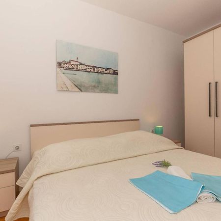 Three Bedroom Apartment In Biograd 비오그라드나모루 외부 사진