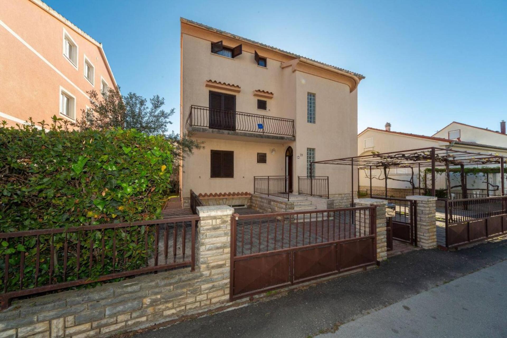 Three Bedroom Apartment In Biograd 비오그라드나모루 외부 사진