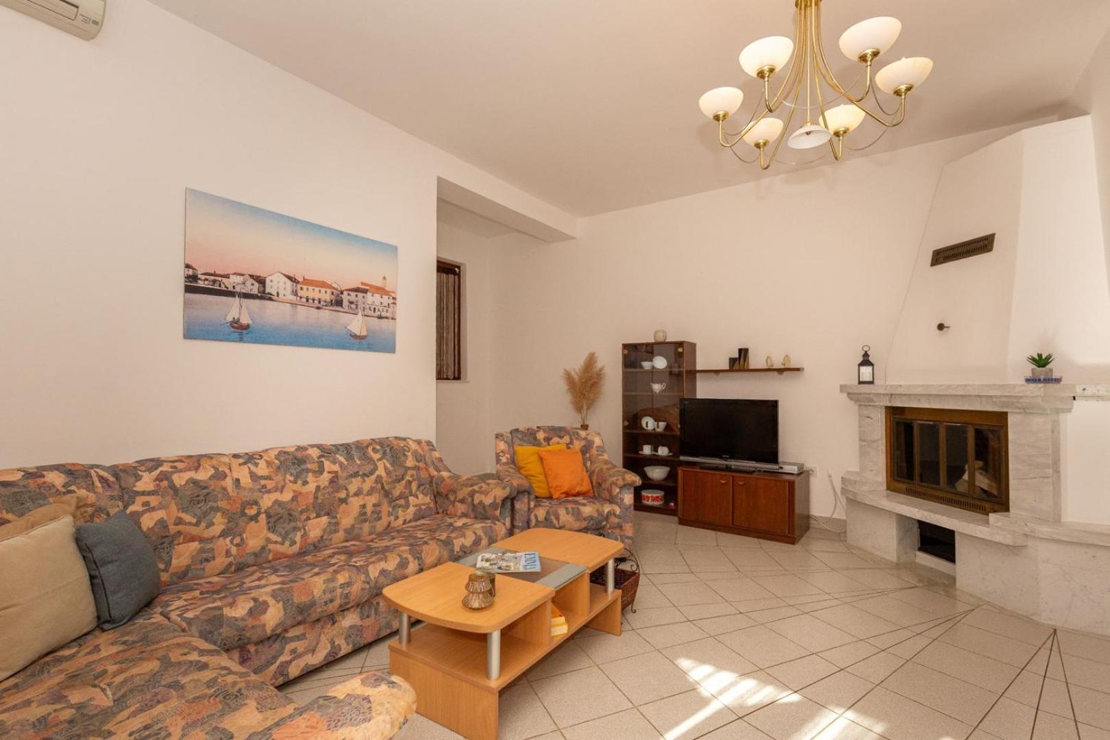 Three Bedroom Apartment In Biograd 비오그라드나모루 외부 사진
