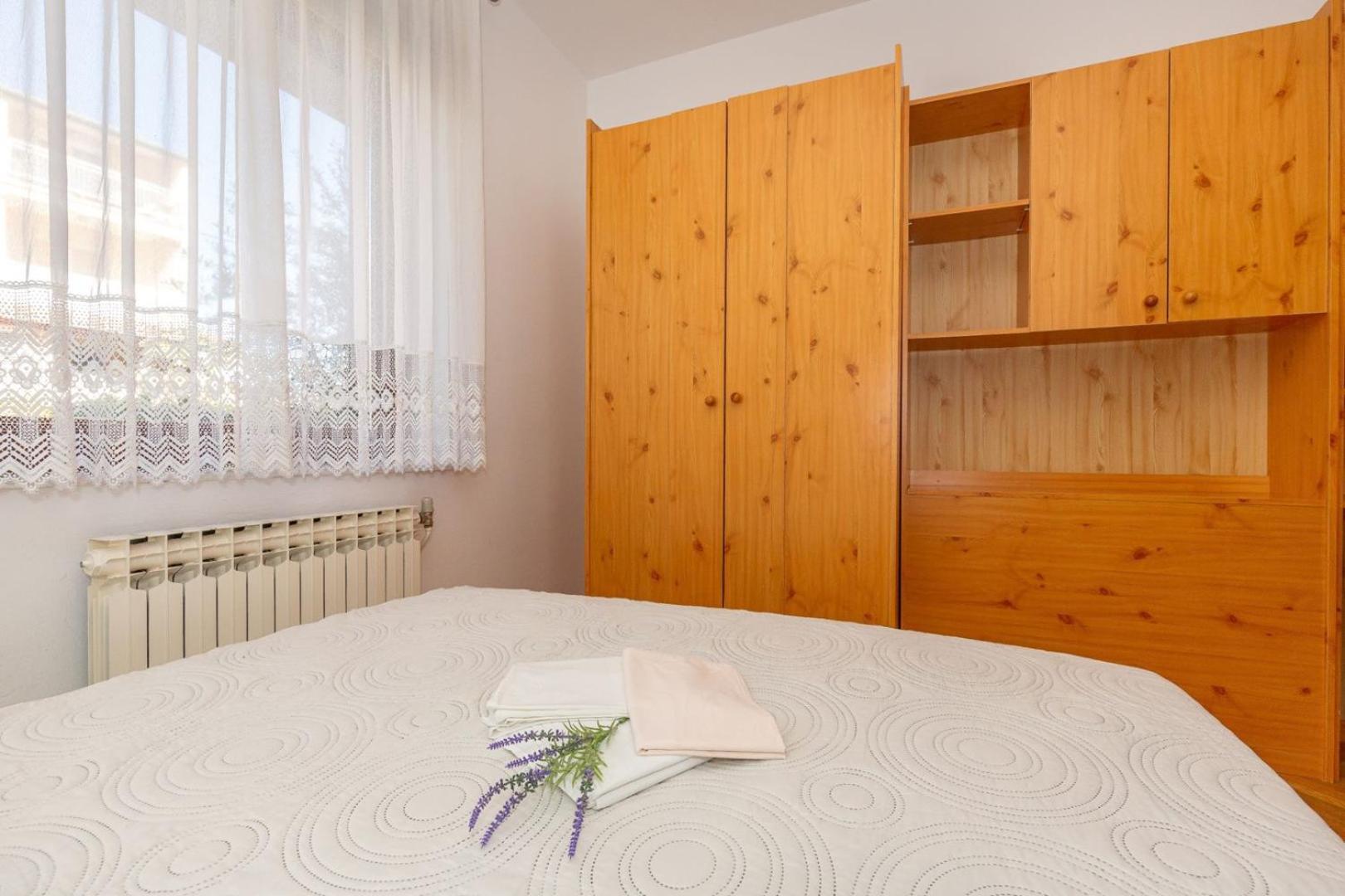 Three Bedroom Apartment In Biograd 비오그라드나모루 외부 사진