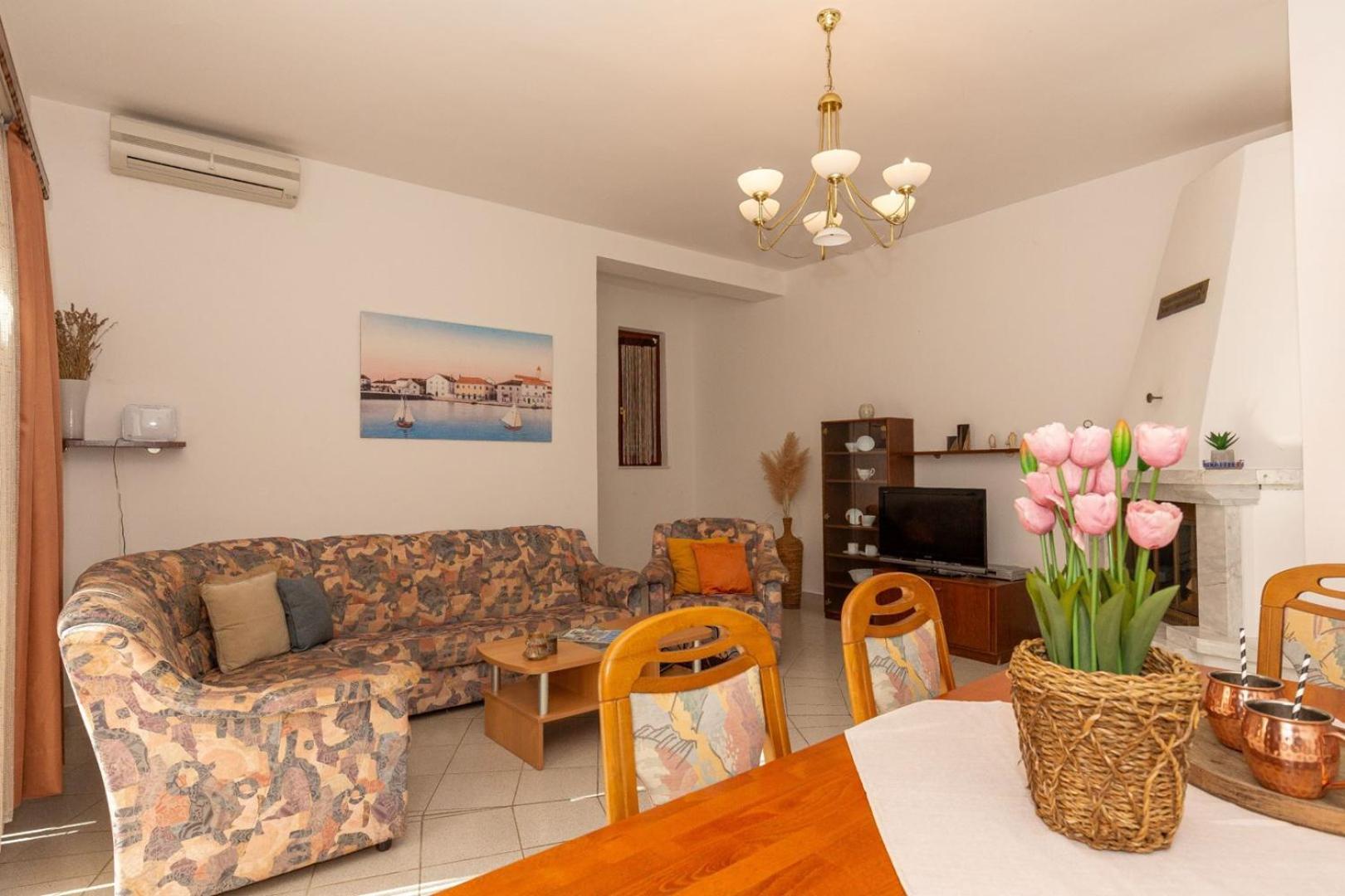 Three Bedroom Apartment In Biograd 비오그라드나모루 외부 사진